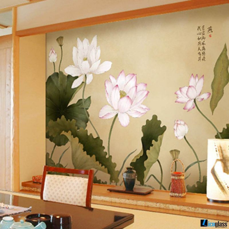 .
Mẫu tranh kính ốp tường in 3D hoa sen giúp không gian làm việc của gia chủ trở nên đẹp bình dị, mộc mạc mà thanh cao, và còn có ý nghĩa phong thủy sâu sắc.