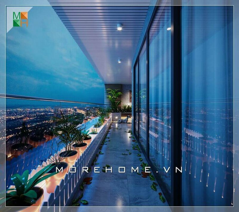 Thiết kế lối đi hông nhà rộng tạo ra một không gian ban công đẹp và ấn tượng. KTS sử dụng mẫu cửa trượt bằng kính cường lực là vật liệu chính tạo không gian ban công thoáng đãng và rộng rãi.