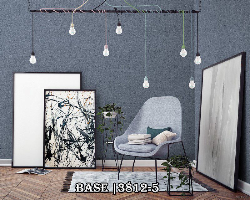 Trên nền xanh của mẫu giấy dán tường 3812-5, những bức tranh trừu tượng được tôn lên để tạo nên một không gian sáng tạo và nghệ thuật.